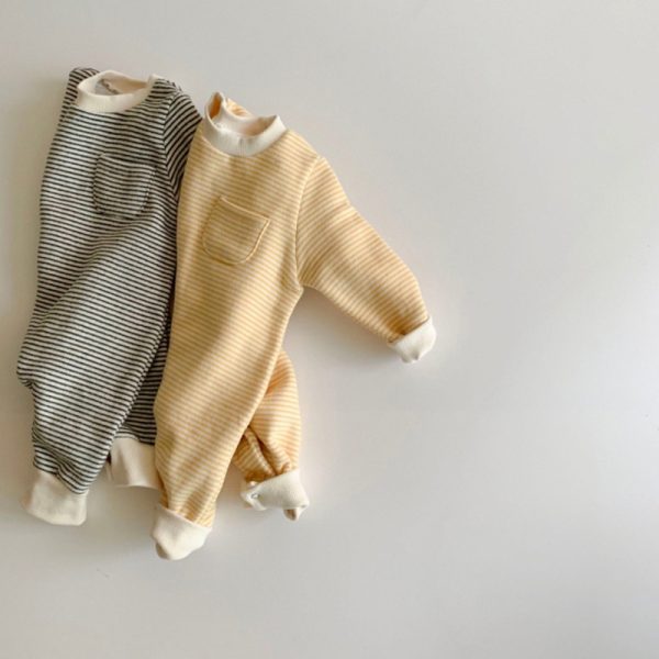 Wear striped baby jumpsuits outside - Image 4