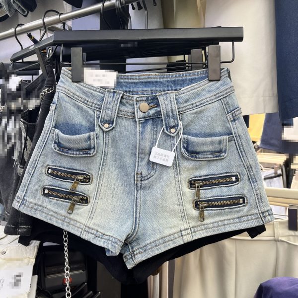 Design Sense Chain Decoration Fashion Denim Shorts - Image 4