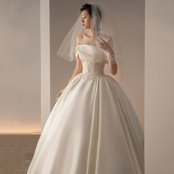 Women's Satin Off-shoulder Retro Fashion Trailing Wedding Dress - Image 3