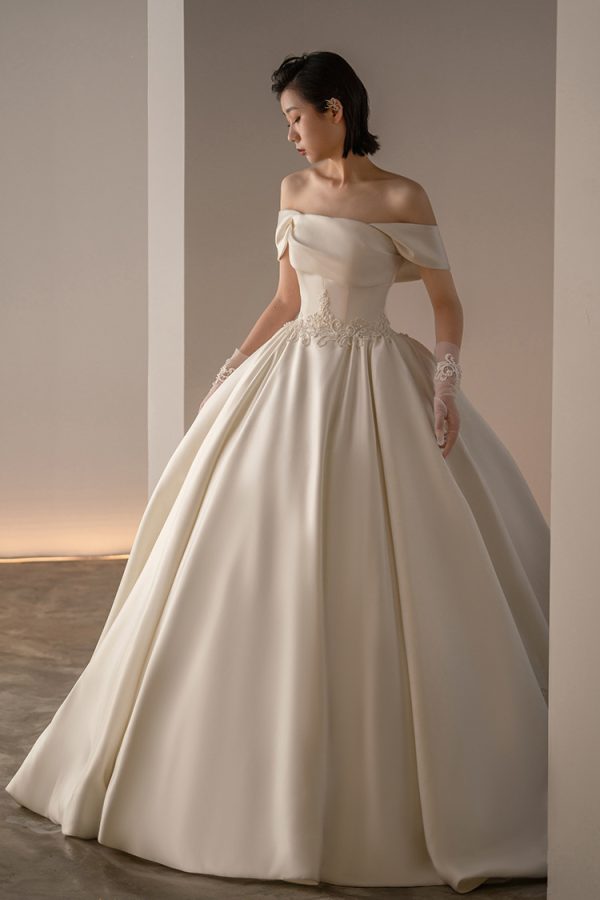 Women's Satin Off-shoulder Retro Fashion Trailing Wedding Dress - Image 10