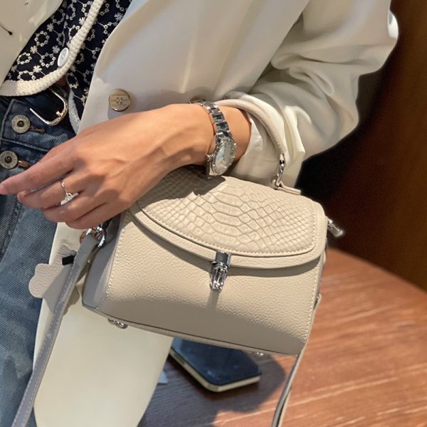 New Women's Simple Elegant Shoulder Messenger Bag - Image 6