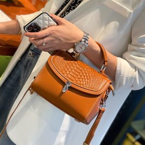 New Women's Simple Elegant Shoulder Messenger Bag