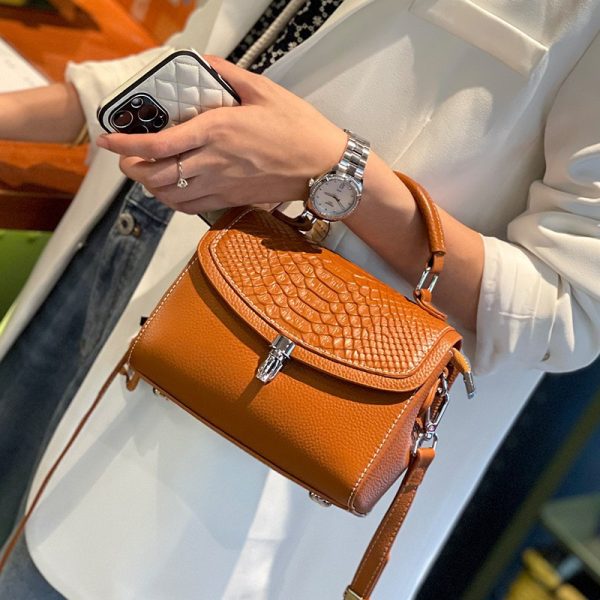 New Women's Simple Elegant Shoulder Messenger Bag