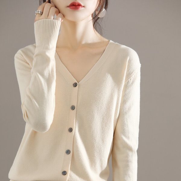 Ladies New V-neck Long Sleeve Loose Cardigan - Image 3