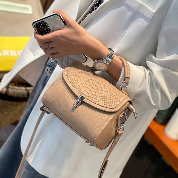 New Women's Simple Elegant Shoulder Messenger Bag - Image 9