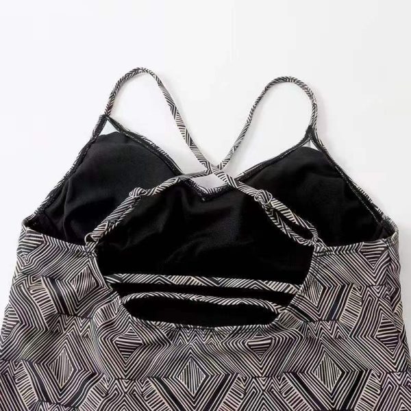 Conservative Artistic Color Split Women's Swimsuit - Image 5