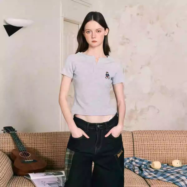 Small V-neck Shoulder Short Slim Fit T-shirt For Women - Image 3