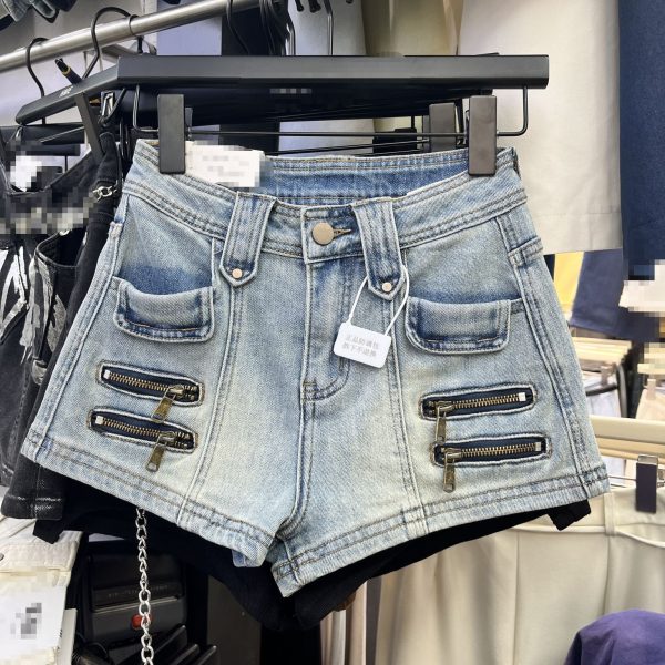 Design Sense Chain Decoration Fashion Denim Shorts - Image 3