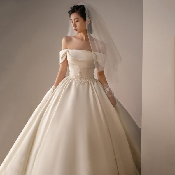 Women's Satin Off-shoulder Retro Fashion Trailing Wedding Dress - Image 6